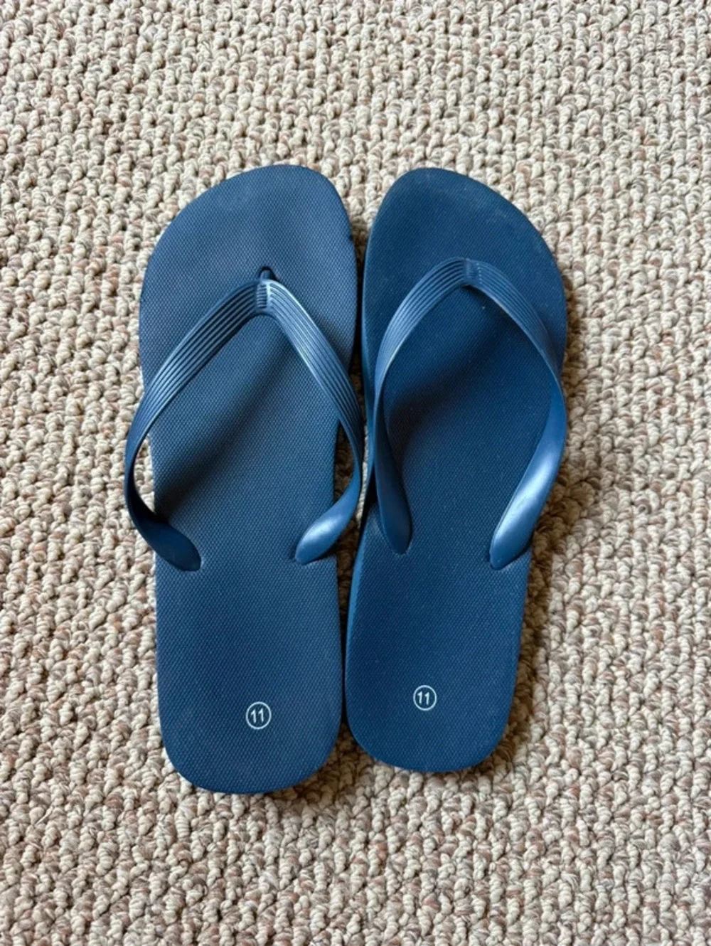 Men’s navy blue flip flops